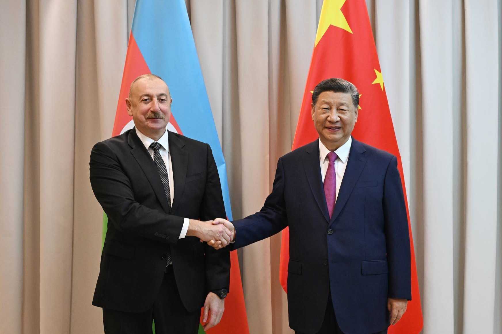 Ilham Aliyev (left) and Xi Jinping. Official photo via president.az