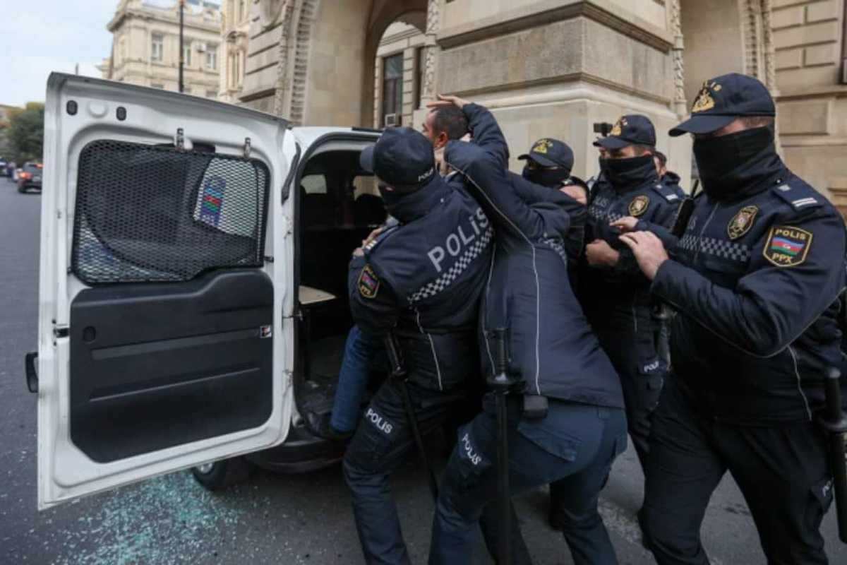 Rovshan Mammadov being detained. Image via Ali Karimli.