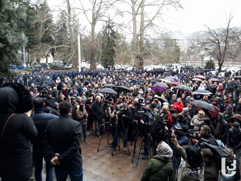 Borjomi’s mayor and staff go on strike