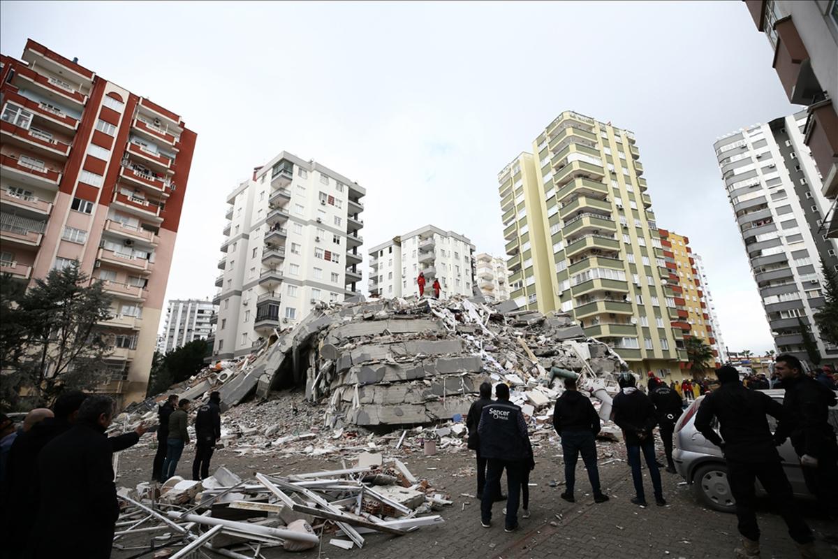 A collapsed 14-storey building in Adana, Turkey. Image via Anadolu Agency.